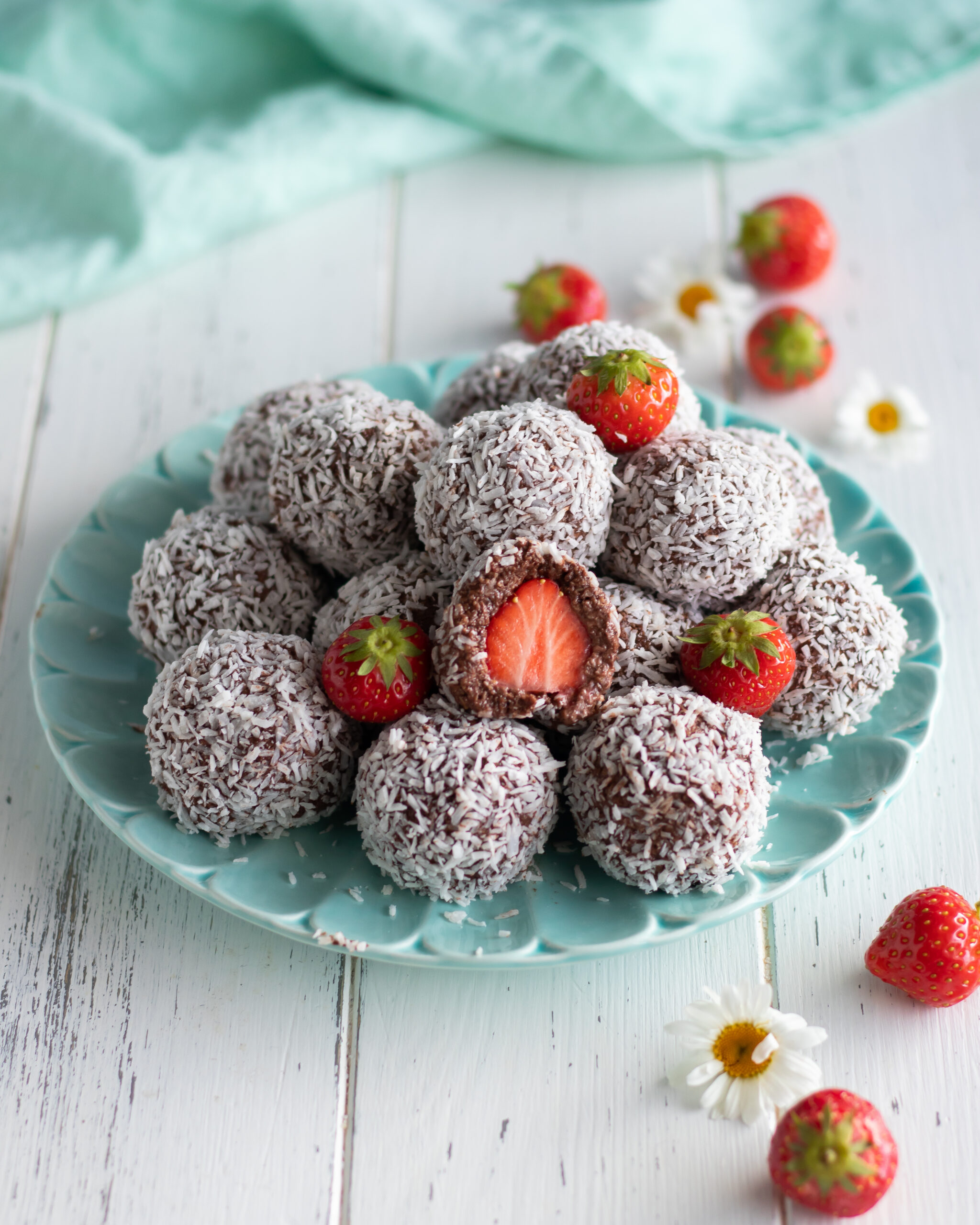 chokladbollar med jordgubbsgömma