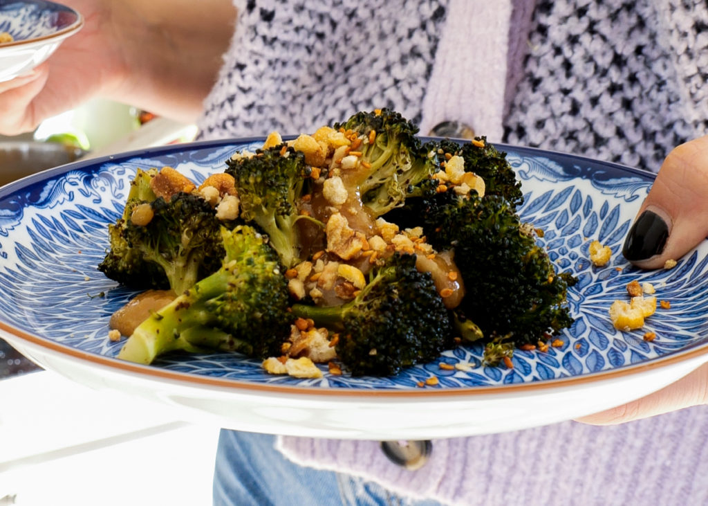 Broccoli med ginger miso dressing