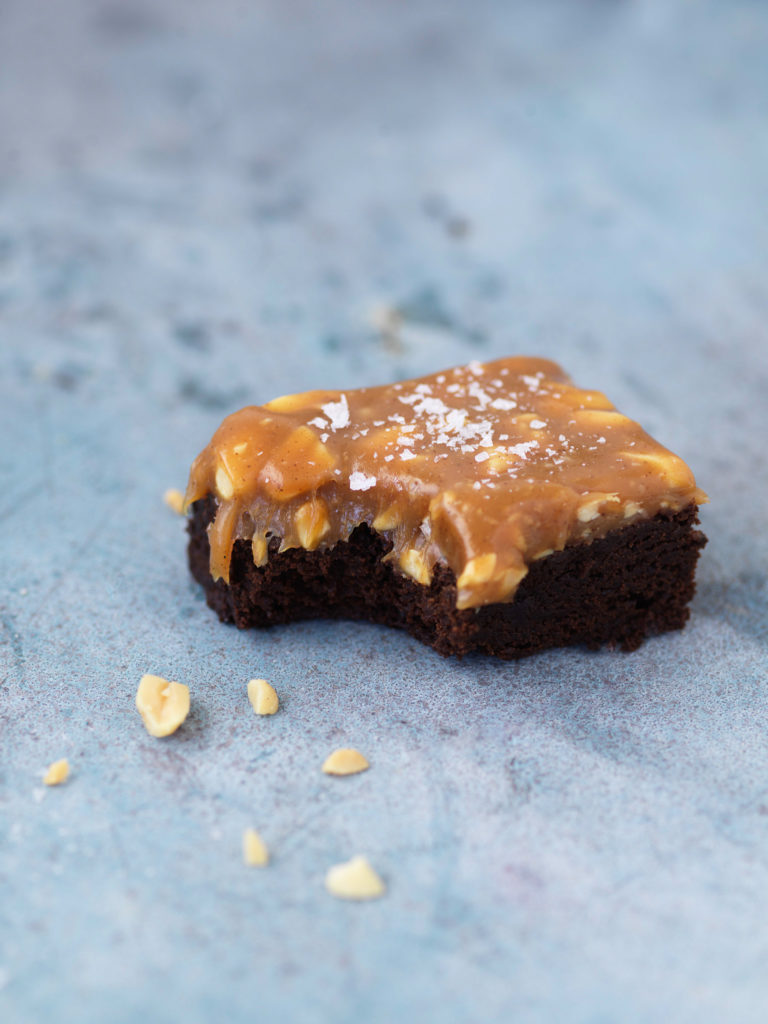 fudge brownies med jordnötskola